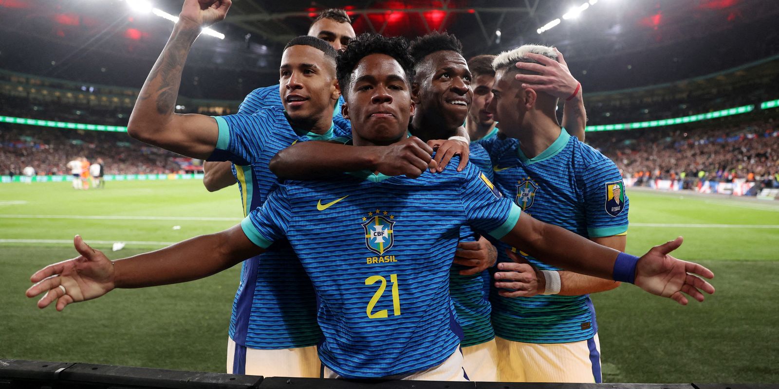 Brasil vence Inglaterra por 1 a 0 na estreia de Dorival Júnior