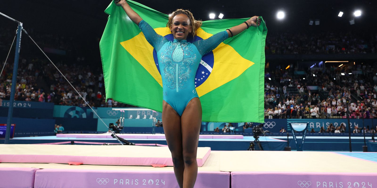 Rebeca Andrade é celebrada por lendas do esporte brasileiro Esporte