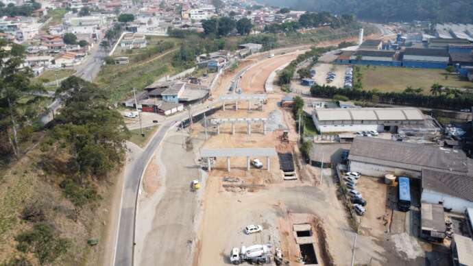 ViaOeste lança vigas no Jardim Cruzeiro, em Mairinque 