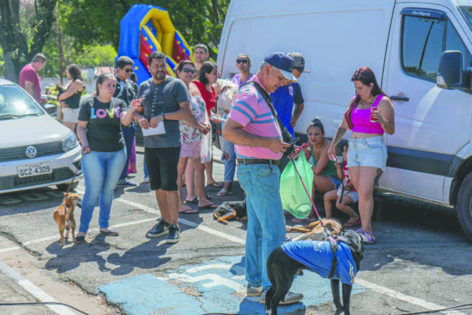 São Roque recebe Castramóvel e abre agendamento para castração gratuita de cães e gatos