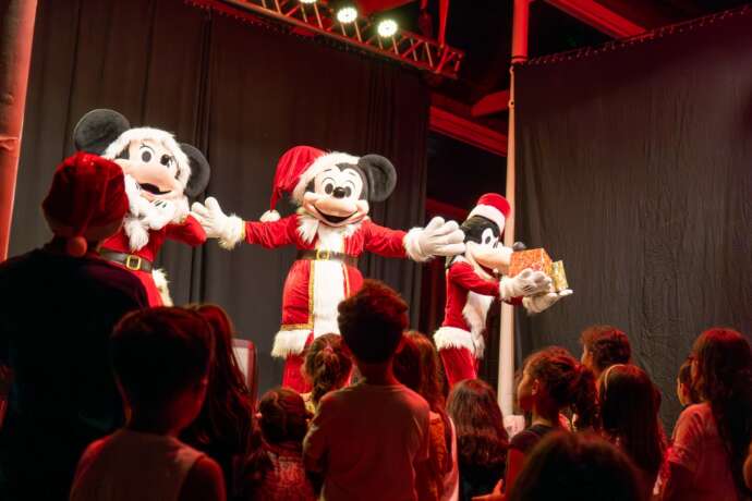 Natal Alegre traz Papai Noel visitando fábrica de brinquedos na Brasital