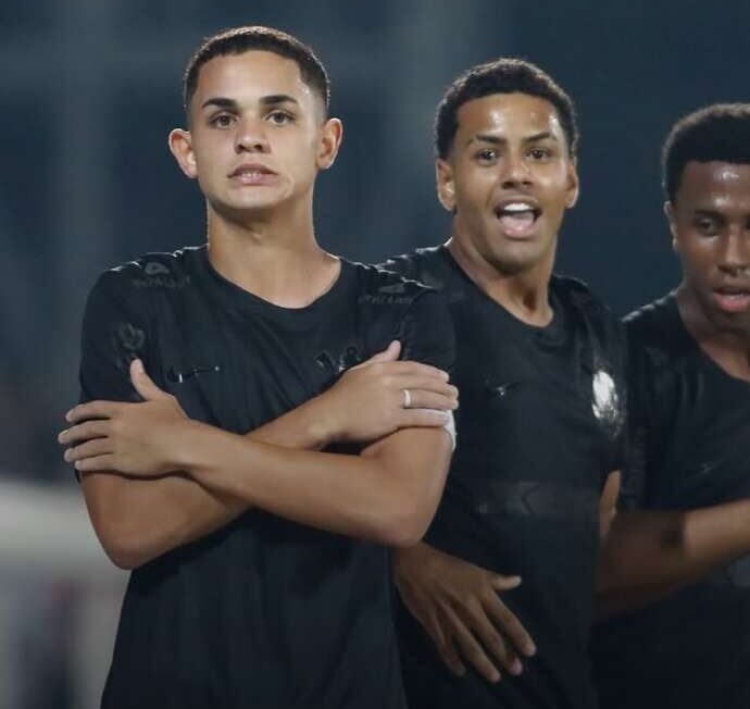 Corinthians brilha nos pênaltis e avança às quartas da Copinha