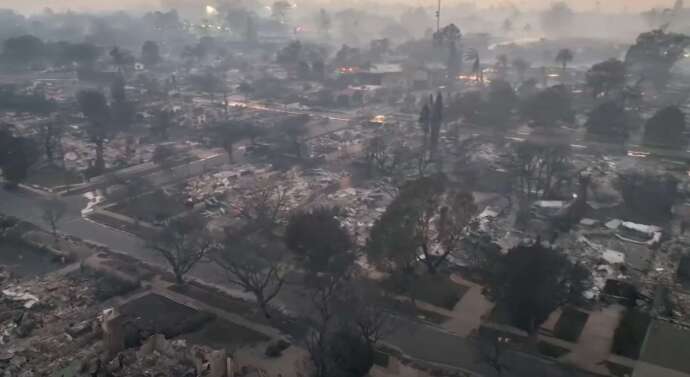 Imagens aéreas revelam a extensão da destruição em Los Angeles