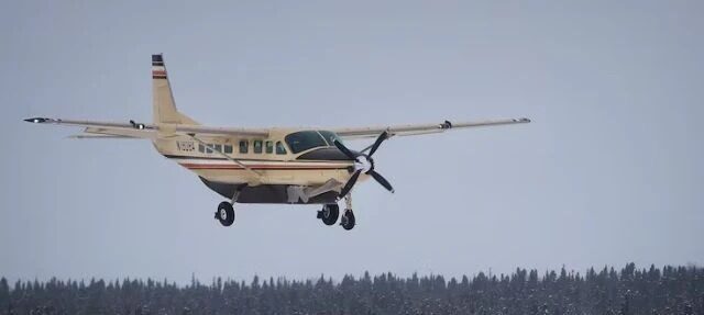 Avião de pequeno porte com 10 pessoas desaparece no Alasca; Buscas seguem sem resultados