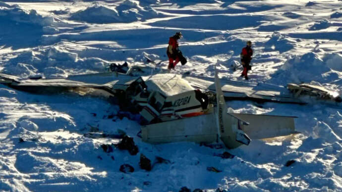 Guarda Costeira dos EUA encontra destroços de avião desaparecido no Alasca; 10 pessoas morreram