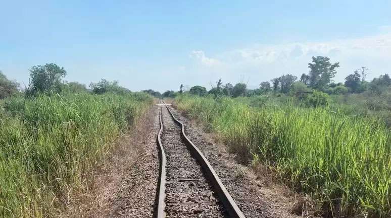 Trem descarrila no Rio de Janeiro após trilhos dilatarem com calor extremo