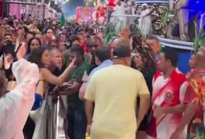 Prefeito de Vitória é agredido durante confusão no Carnaval