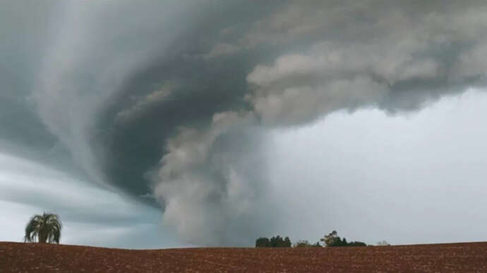 Supercélula de temporal causa estragos no RS após calor recorde