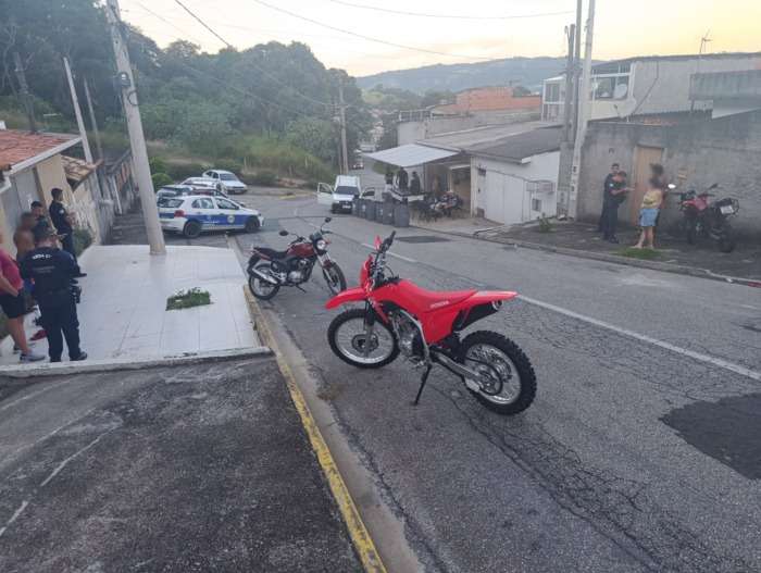 Motociclistas realizam manobras perigosas e têm motos apreendidas pela GCM de São Roque